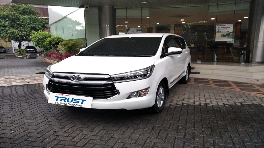 TOYOTA INNOVA 2.4 V AT 2017
